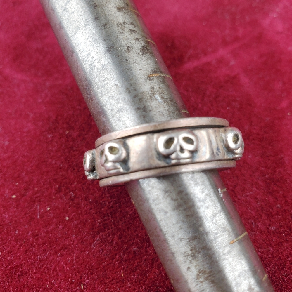 VTG Sterling Silver Spinner Skull Ring Gothic